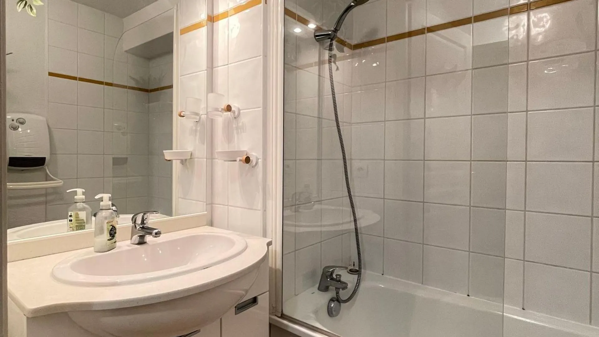 Appartement 6 Pers. Avec Piscine Aux Pieds Des Pistes - Fr-1-505-218 フルメ